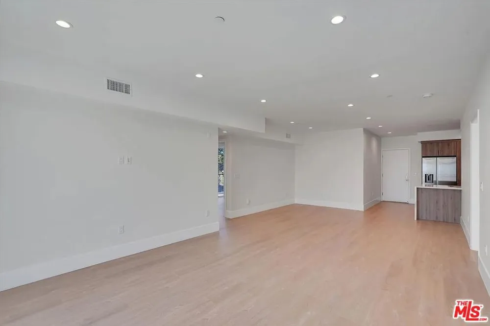 14419 Riverside Drive #306A Sherman Oaks, CA 91423