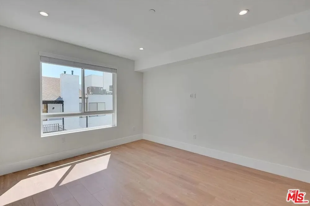 14419 Riverside Drive #306A Sherman Oaks, CA 91423