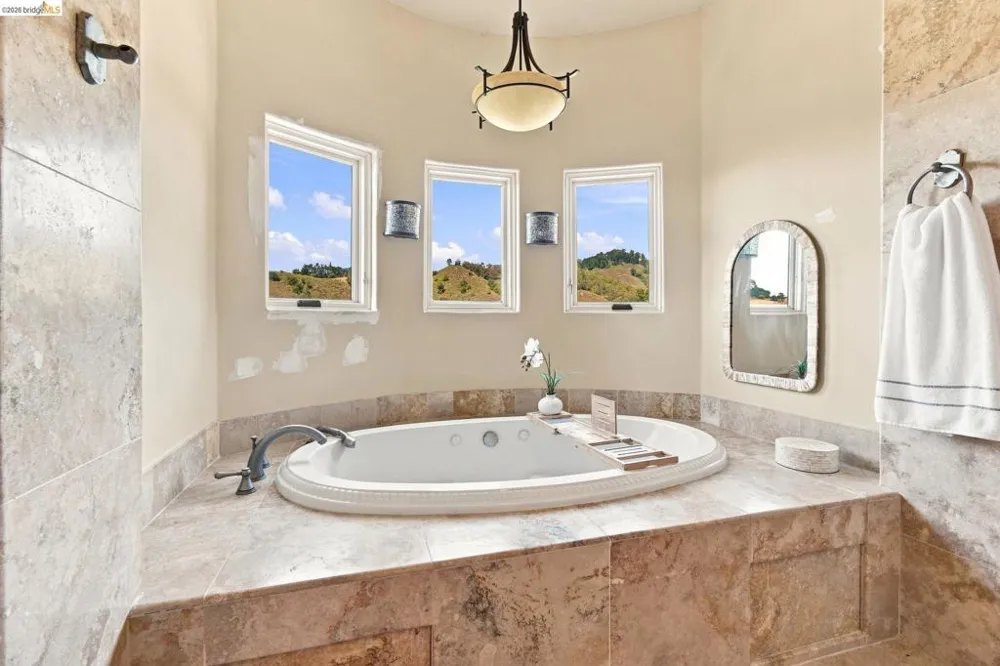 11 Drury Ct Berkeley, CA 94705