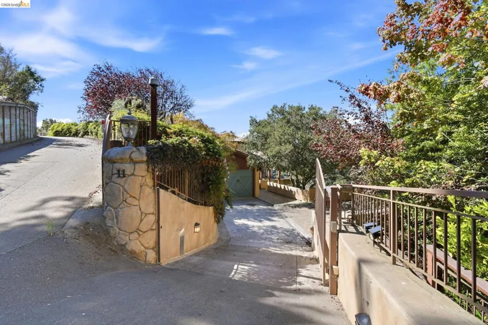 11 Drury Ct Berkeley, CA 94705