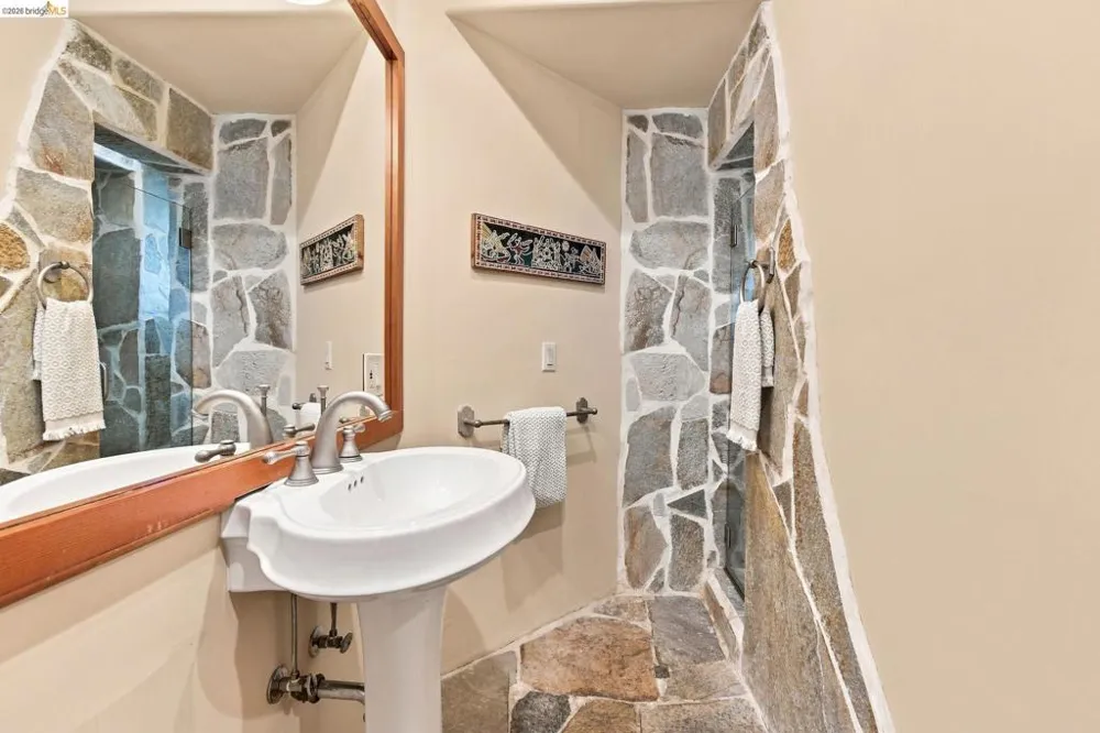 11 Drury Ct Berkeley, CA 94705