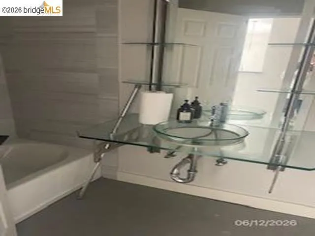 850 W Grand Ave #17 Oakland, CA 94607