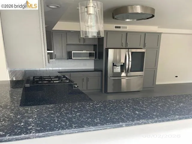850 W Grand Ave #17 Oakland, CA 94607