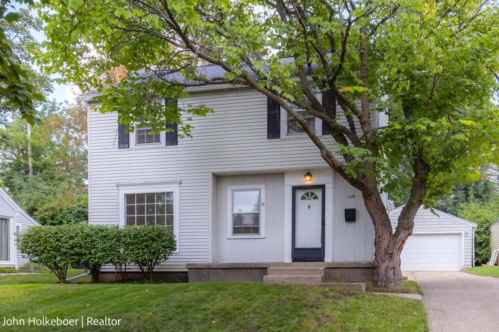 1126 Kenesaw Drive SE East Grand Rapids, MI 49506