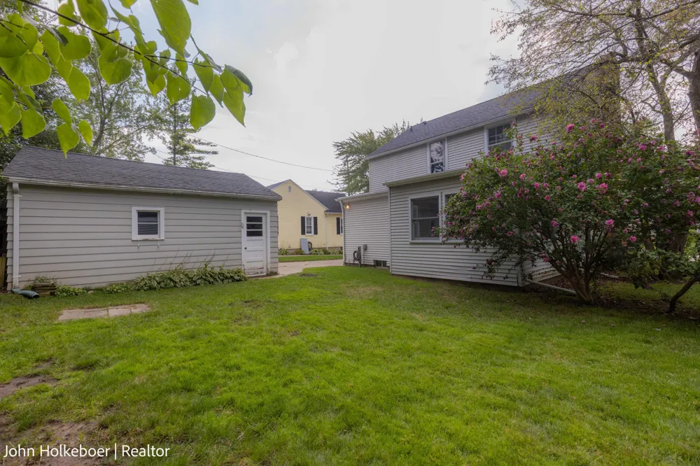 1126 Kenesaw Drive SE East Grand Rapids, MI 49506
