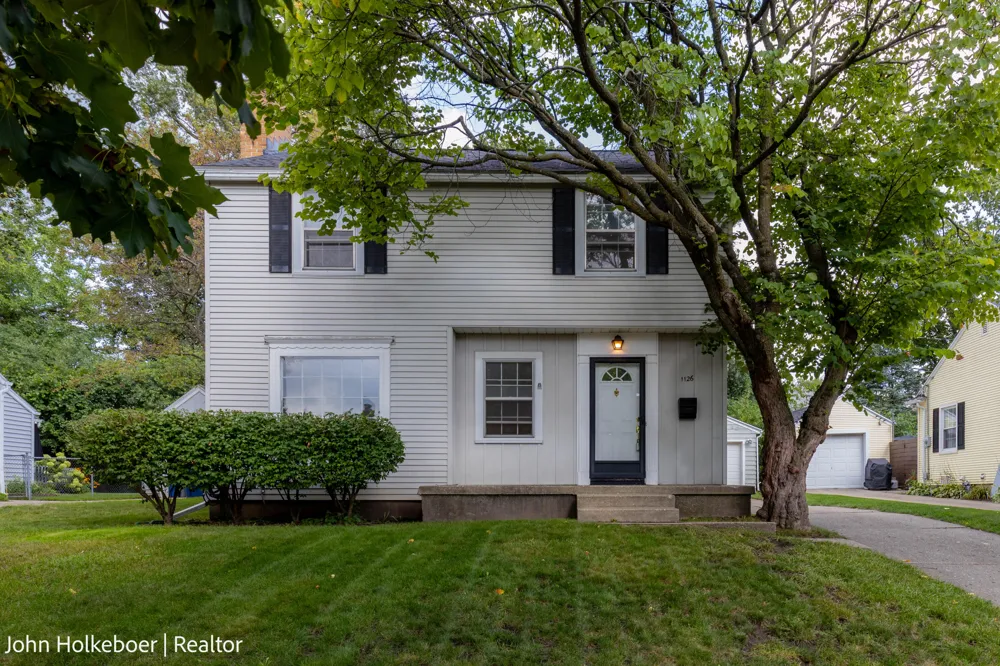 1126 Kenesaw Drive SE East Grand Rapids, MI 49506