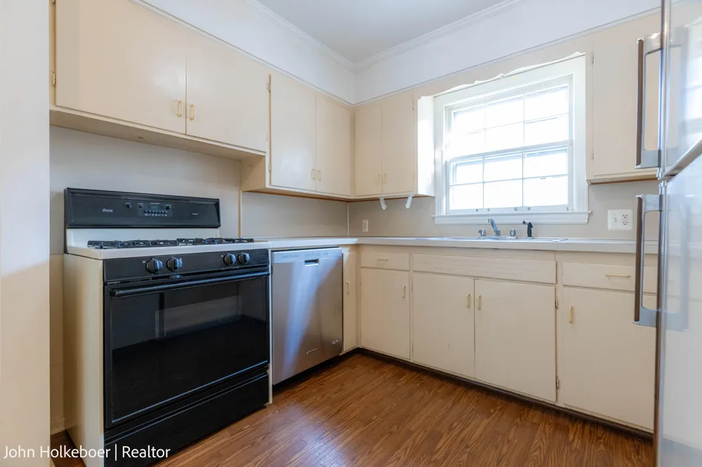 1126 Kenesaw Drive SE East Grand Rapids, MI 49506