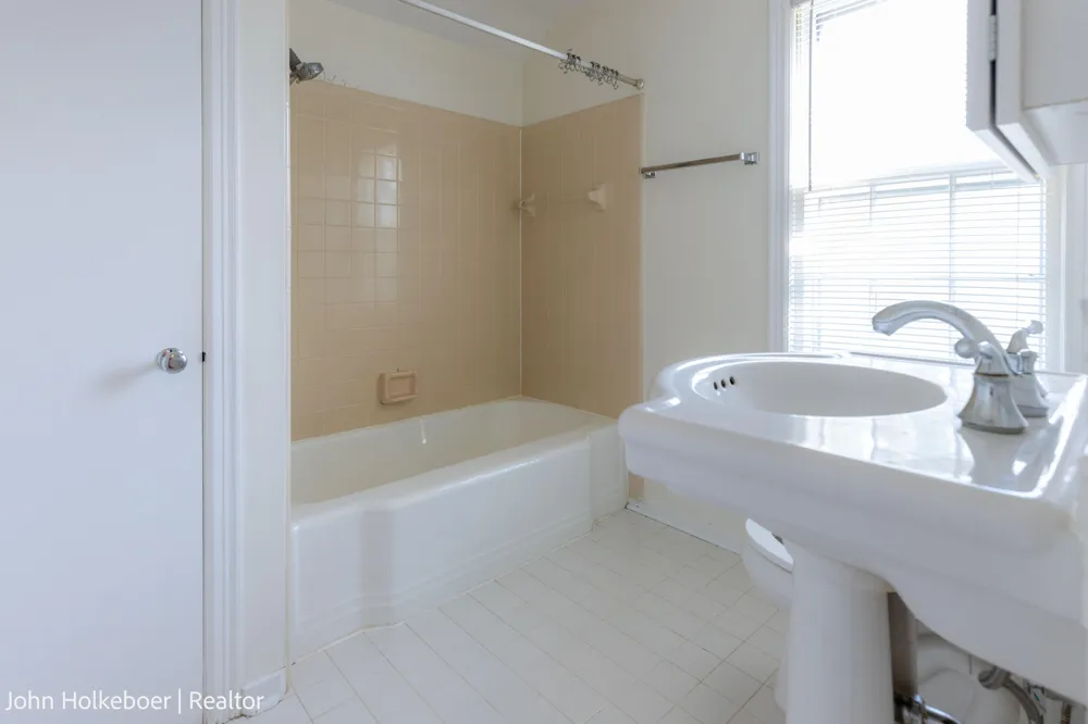 1126 Kenesaw Drive SE East Grand Rapids, MI 49506
