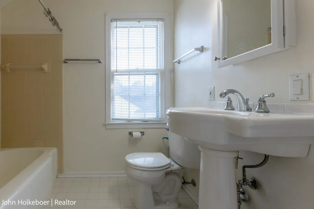 1126 Kenesaw Drive SE East Grand Rapids, MI 49506