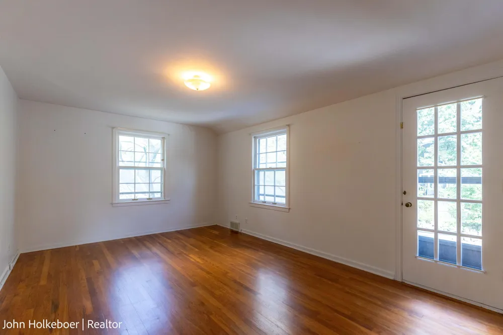 1126 Kenesaw Drive SE East Grand Rapids, MI 49506
