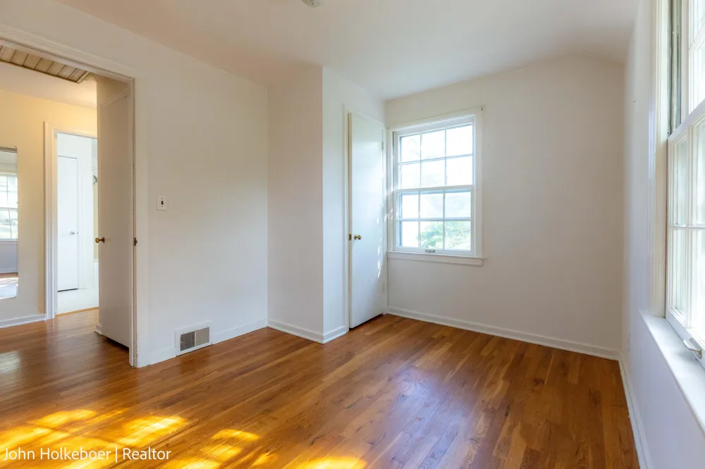1126 Kenesaw Drive SE East Grand Rapids, MI 49506