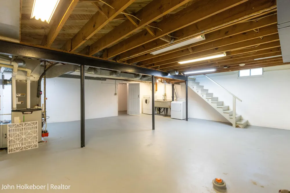 1126 Kenesaw Drive SE East Grand Rapids, MI 49506