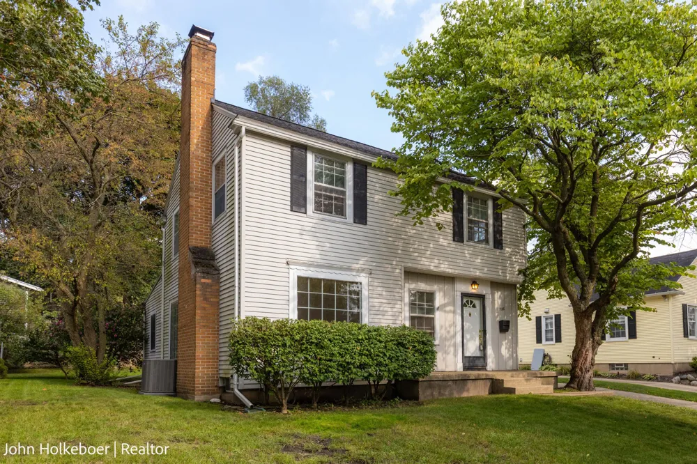 1126 Kenesaw Drive SE East Grand Rapids, MI 49506