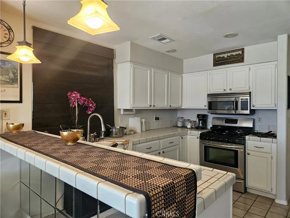 6044 Catalina Palmdale, CA 93552