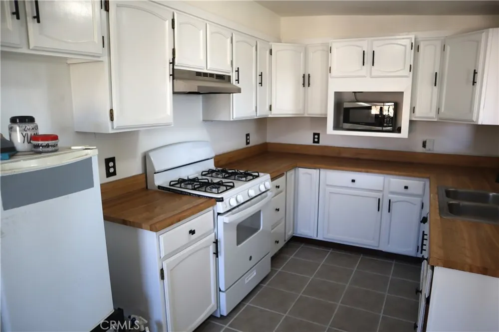 12429 Sierra View Boron, CA 93516