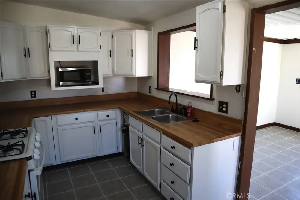 12429 Sierra View Boron, CA 93516