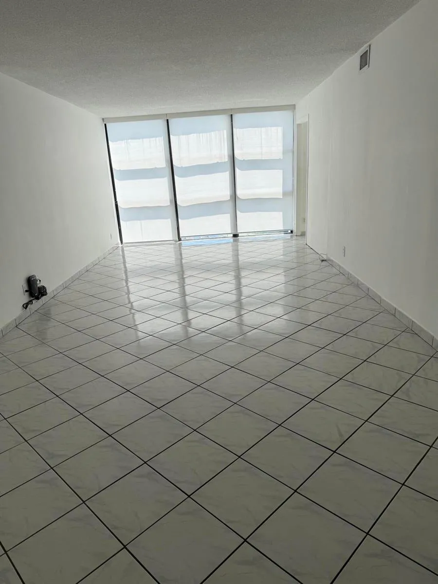 1000 PARKVIEW DRIVE #424 Hallandale Beach, FL 33009