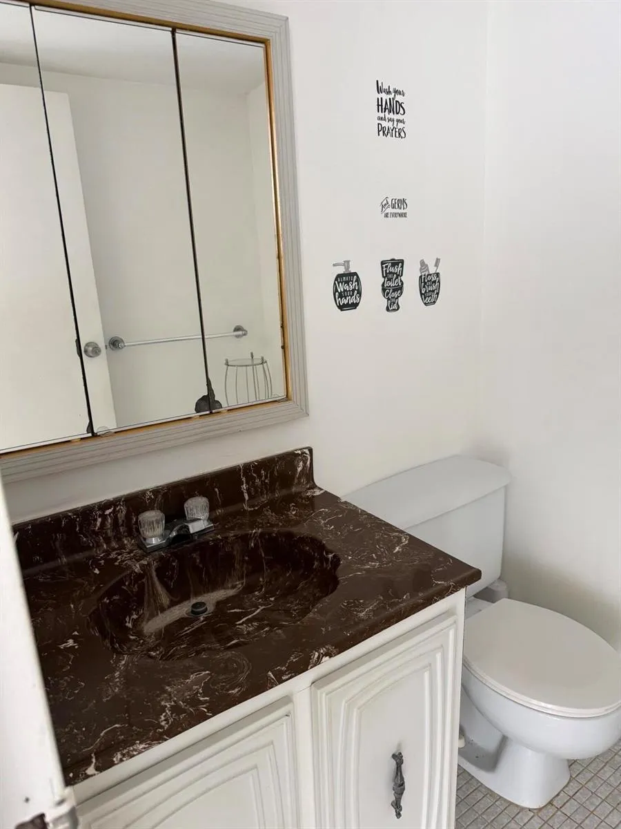 1000 PARKVIEW DRIVE #424 Hallandale Beach, FL 33009