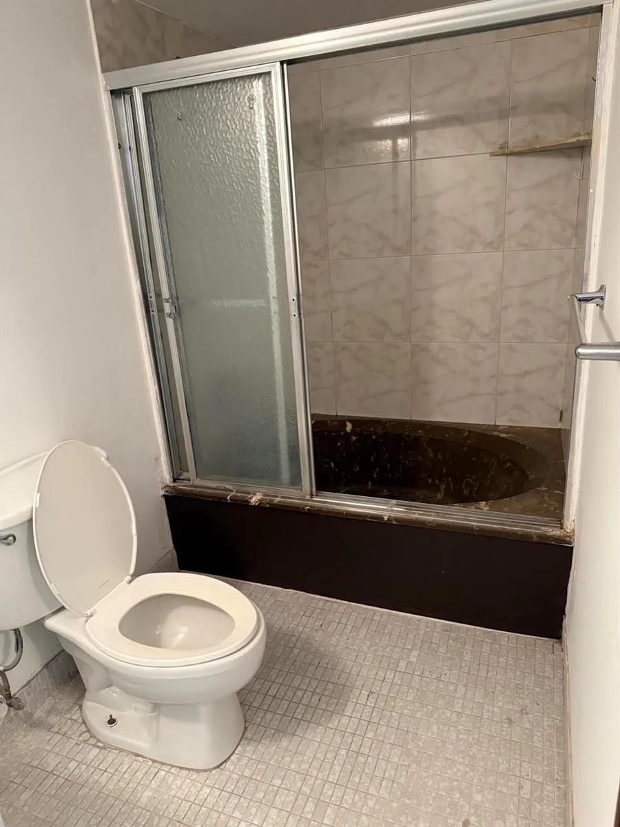 1000 PARKVIEW DRIVE #424 Hallandale Beach, FL 33009