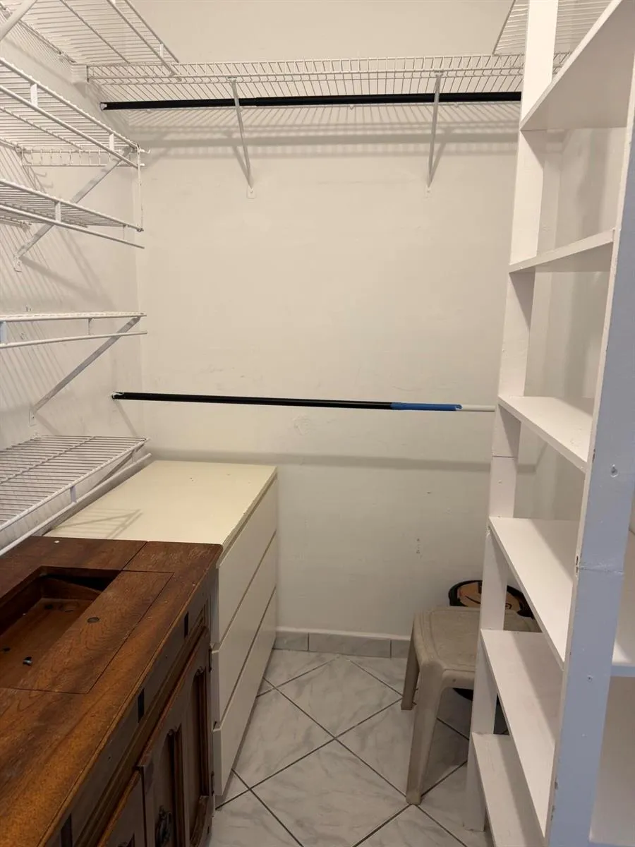 1000 PARKVIEW DRIVE #424 Hallandale Beach, FL 33009