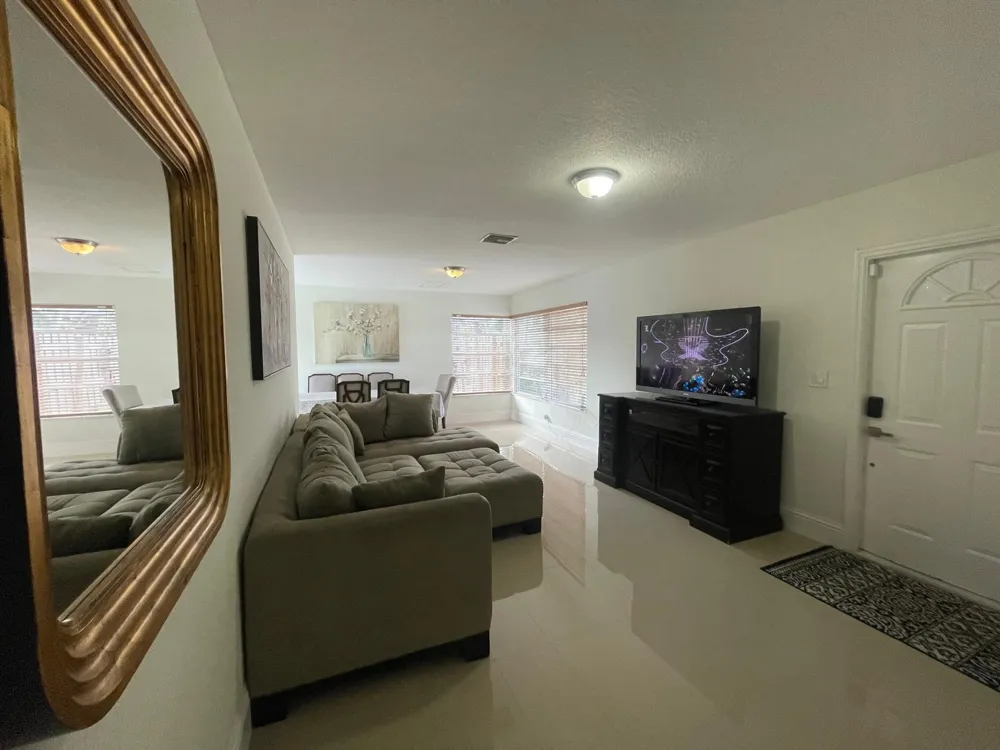 6456 Custer Street Hollywood, FL 33024