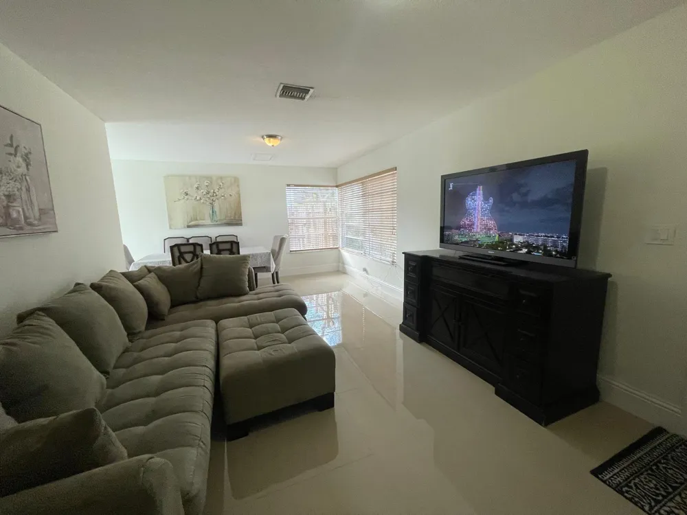6456 Custer Street Hollywood, FL 33024