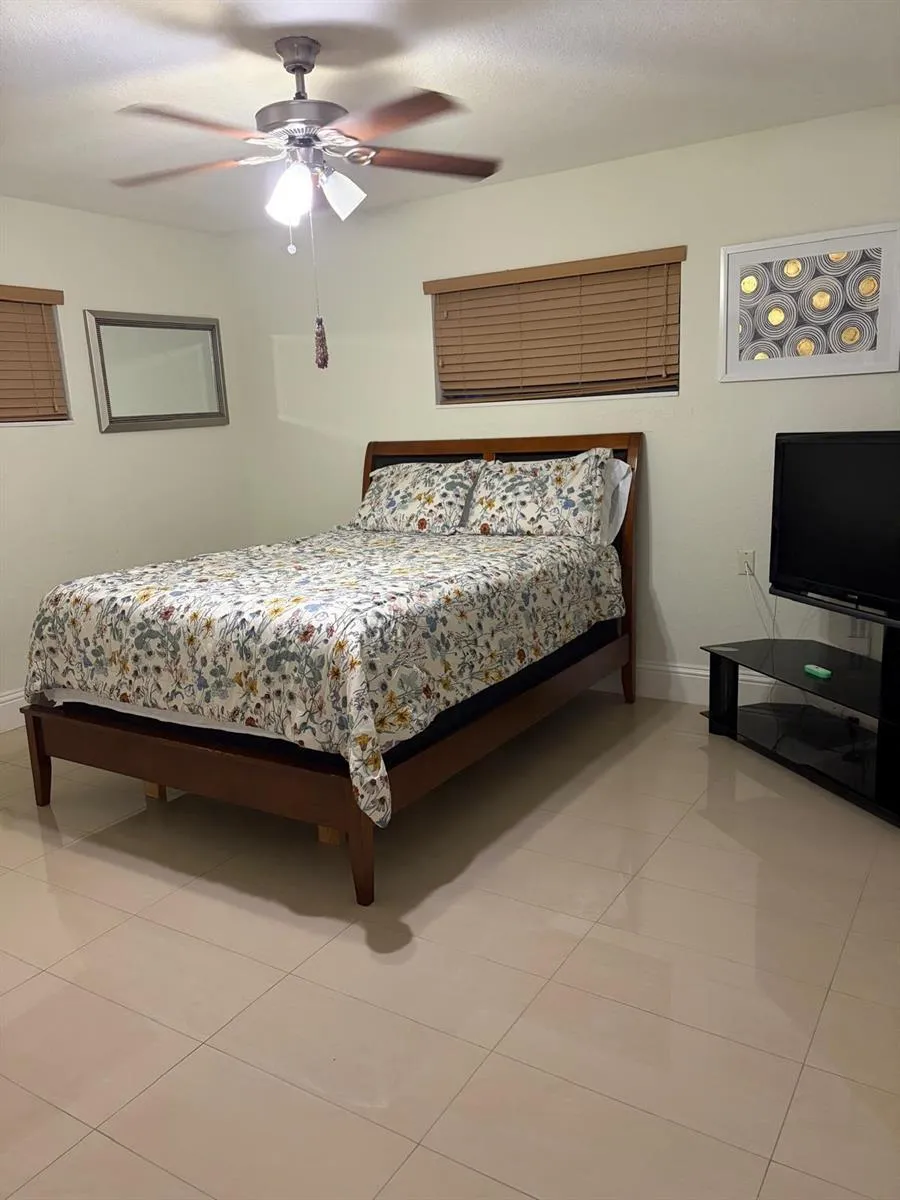 6456 Custer Street Hollywood, FL 33024