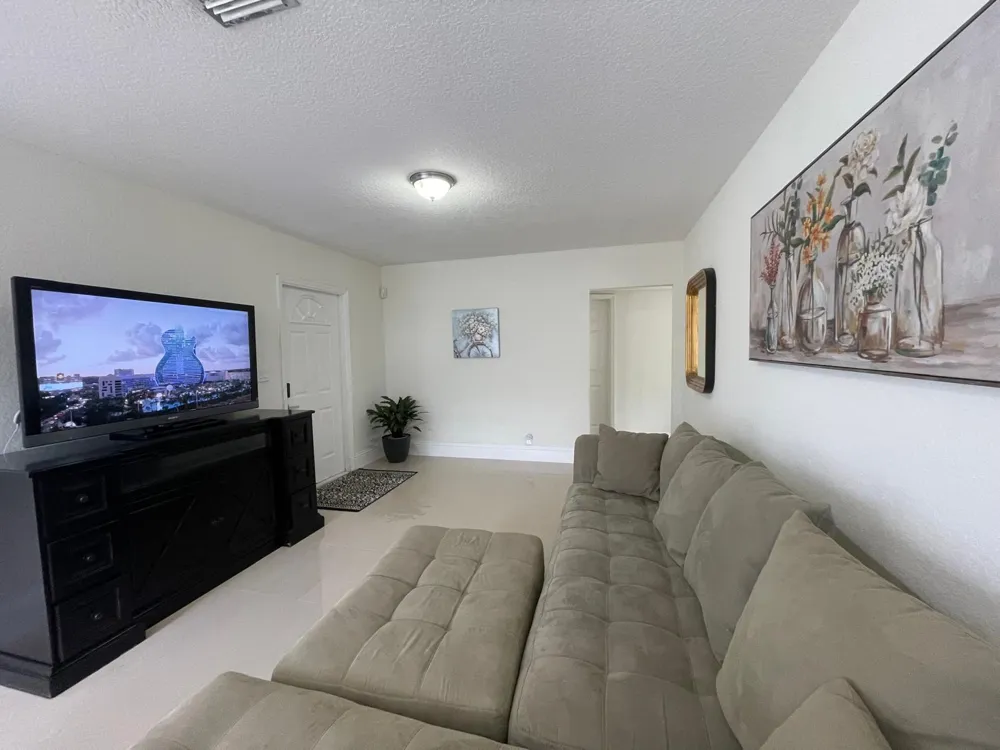 6456 Custer Street Hollywood, FL 33024