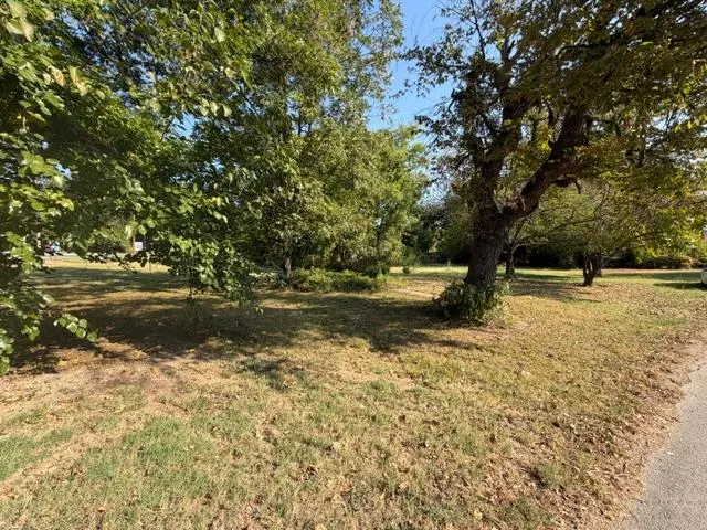 204 Plum Holdenville, OK 74848