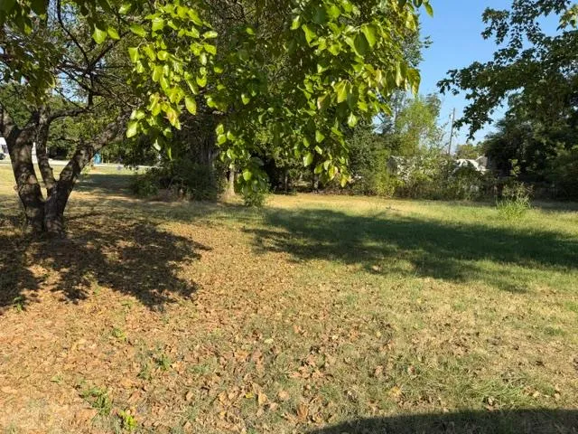 204 Plum Holdenville, OK 74848
