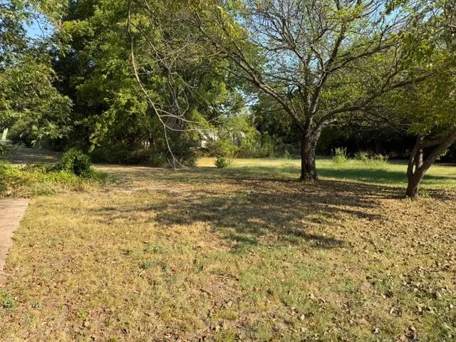 204 Plum Holdenville, OK 74848