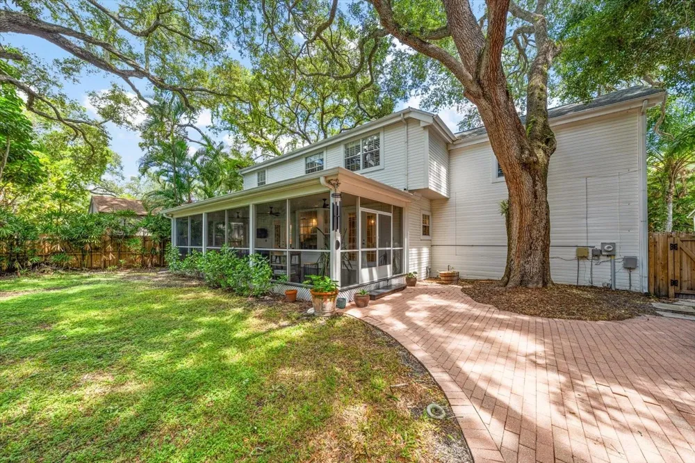 4615 S ESPERANZA AVENUE Tampa, FL 33611