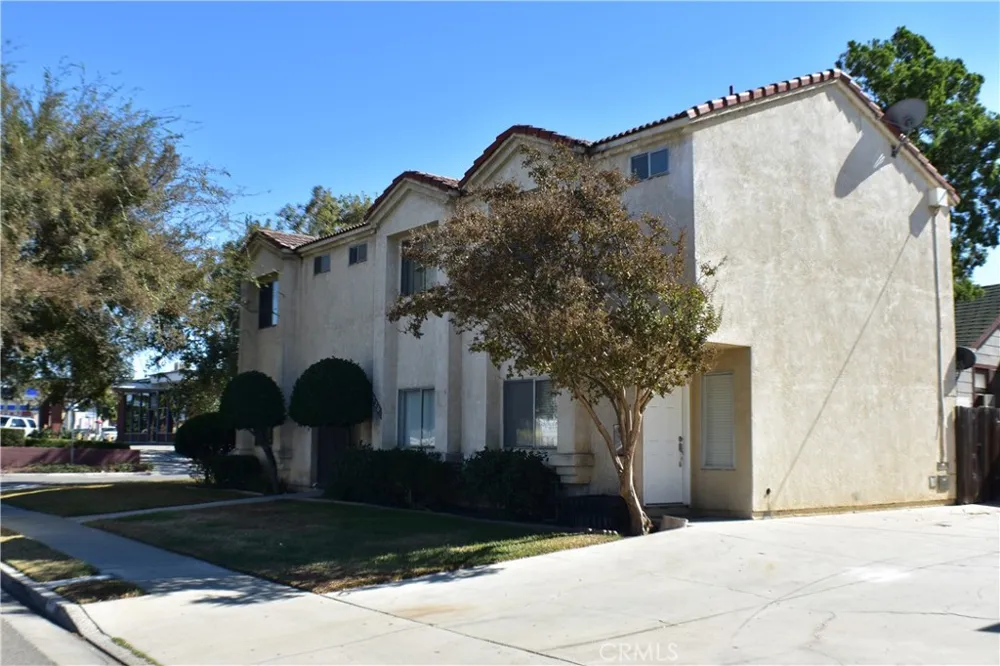 220 W 3rd #101 Corona, CA 92882