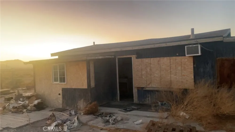 15220 Wolf Haven Lucerne Valley, CA 92356