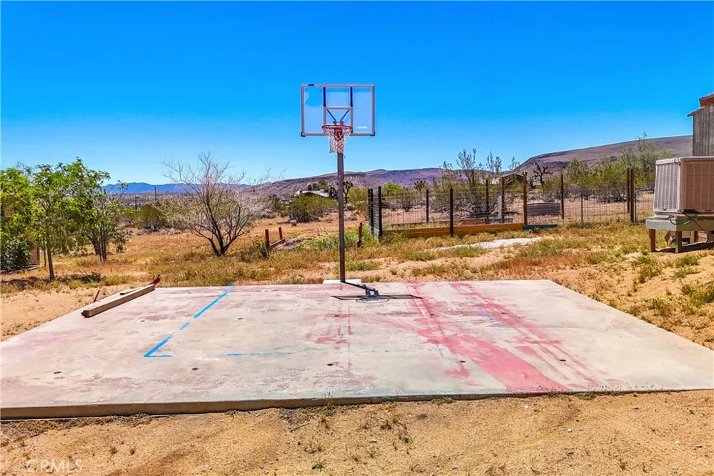 1010 Wamego Yucca Valley, CA 92284