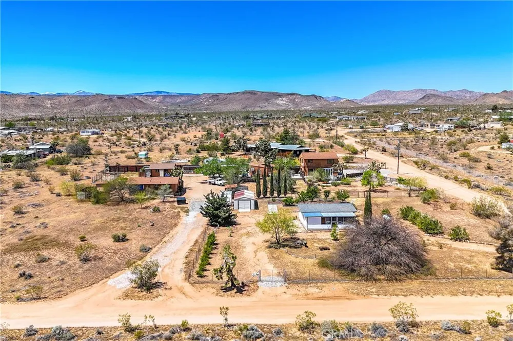 1010 Wamego Yucca Valley, CA 92284