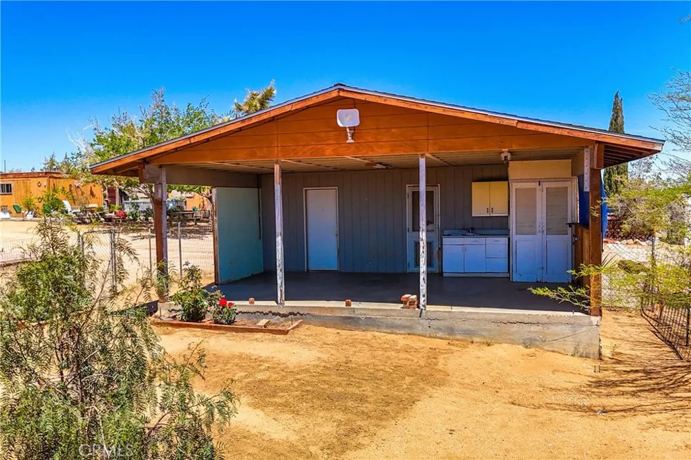 1010 Wamego Yucca Valley, CA 92284