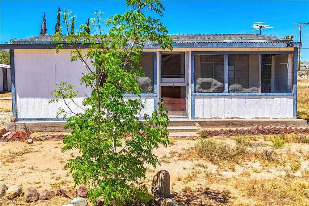 1010 Wamego Yucca Valley, CA 92284