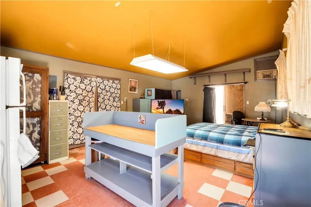 1010 Wamego Yucca Valley, CA 92284