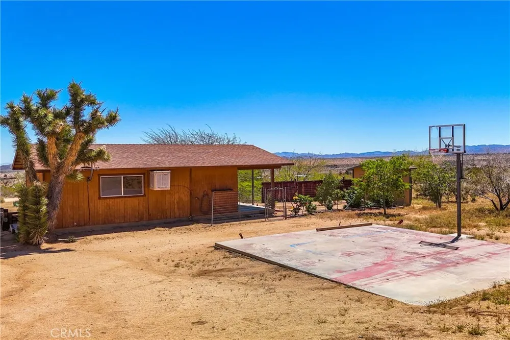 1010 Wamego Yucca Valley, CA 92284