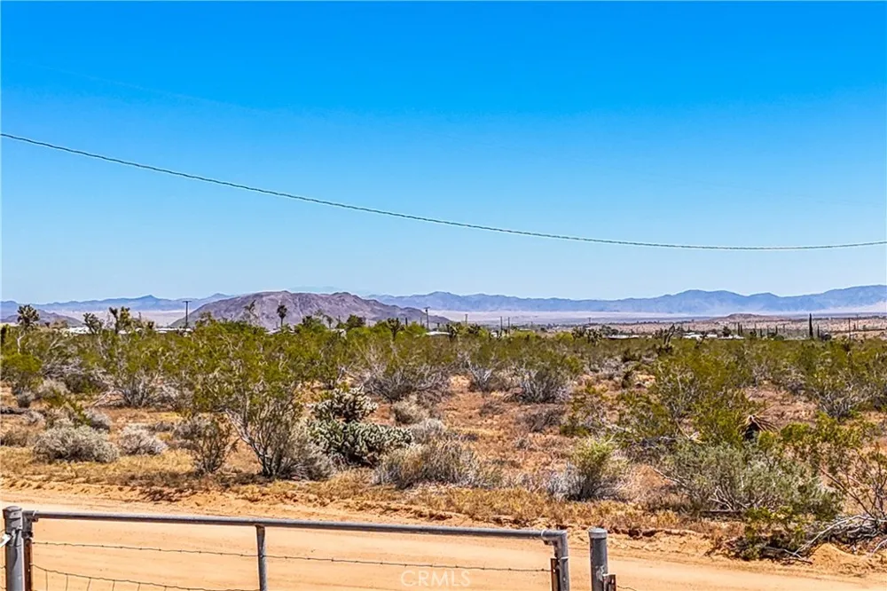 1010 Wamego Yucca Valley, CA 92284