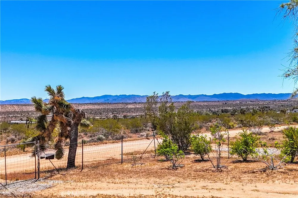 1010 Wamego Yucca Valley, CA 92284