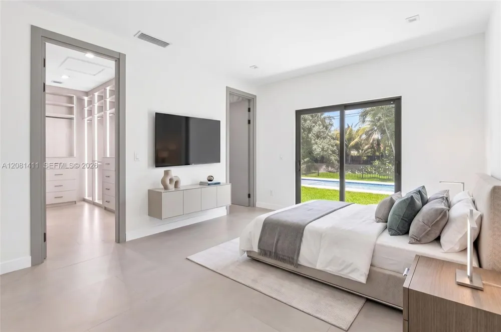 6853 S Waterway Dr Miami, FL 33155