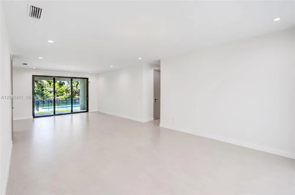 6853 S Waterway Dr Miami, FL 33155