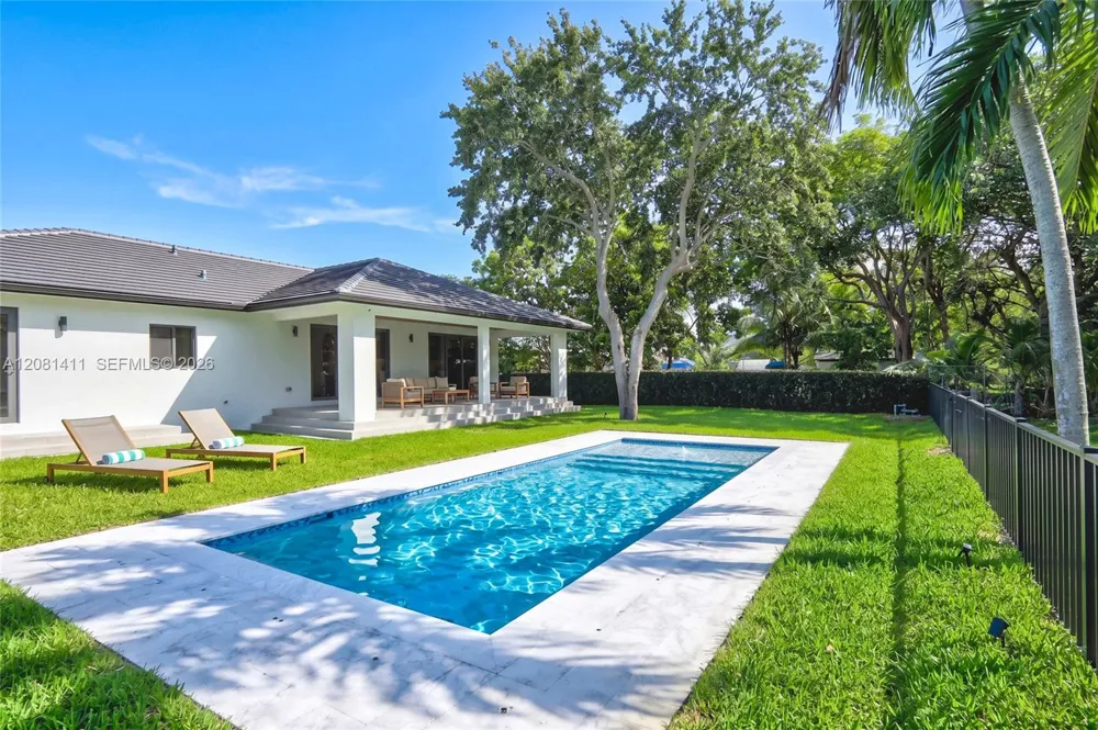 6853 S Waterway Dr Miami, FL 33155