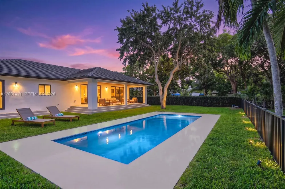 6853 S Waterway Dr Miami, FL 33155