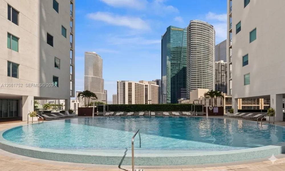 500 Brickell Ave #1806 Miami, FL 33131