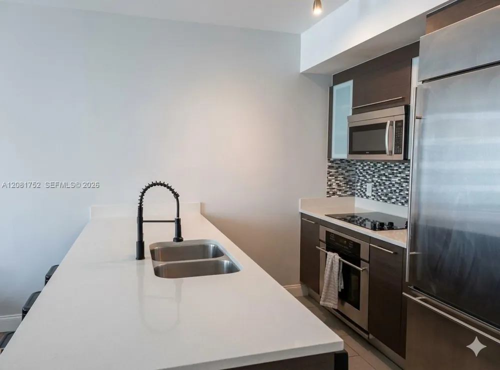 500 Brickell Ave #1806 Miami, FL 33131