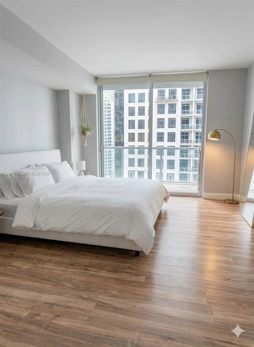 500 Brickell Ave #1806 Miami, FL 33131