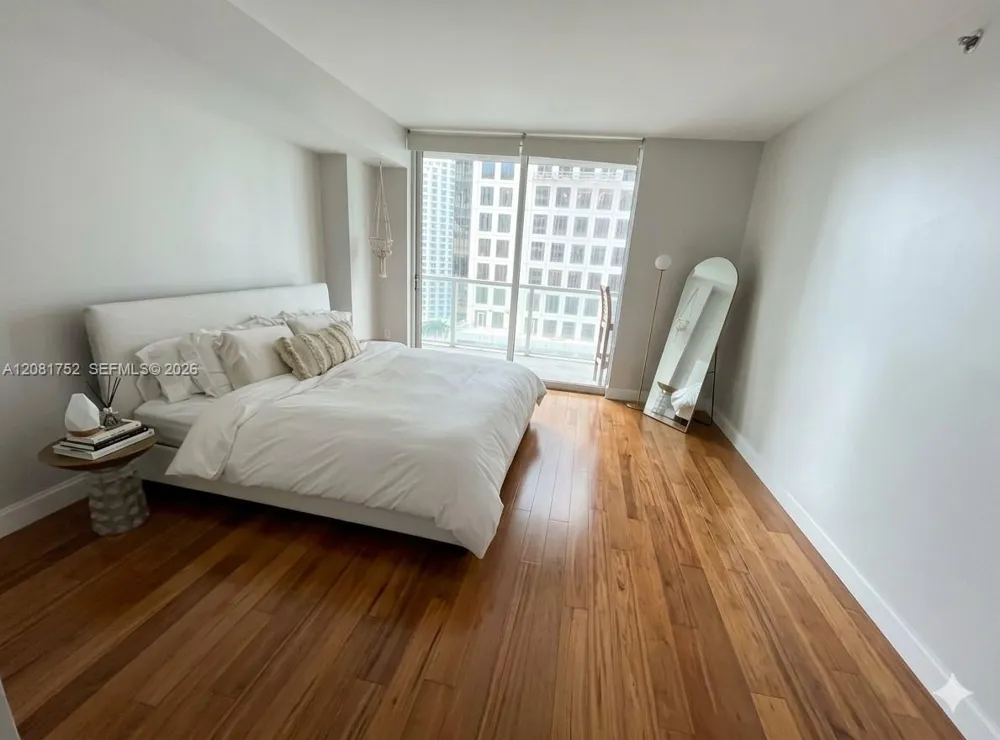 500 Brickell Ave #1806 Miami, FL 33131